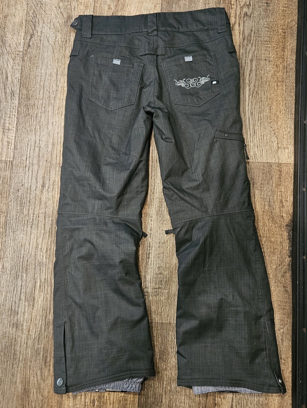 686 Womens M NWOT Infidry Insulated Snowboarding Pants Winter Gorpcore Outerwear